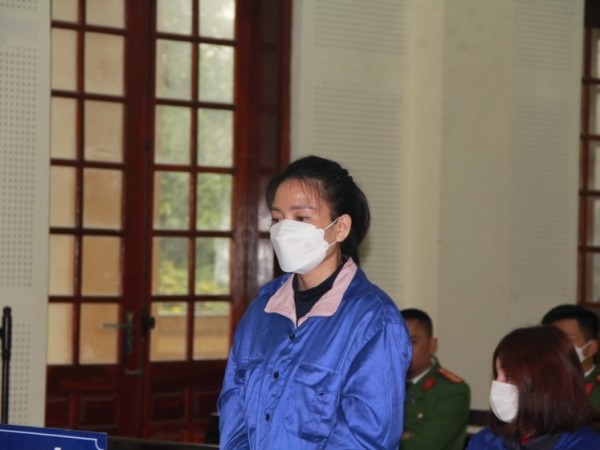 Người đàn bà mê 'đỏ đen' chiếm đoạt tiền tỷ khi chơi bát phường