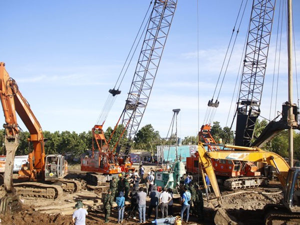 Vụ bé trai 10 tuổi rơi xuống trụ bê tông sâu 35m: Chuyên gia quốc tế vào cuộc