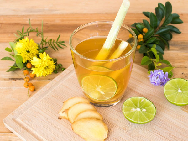 Ai không được uống nước gừng, sả để làm ấm cơ thể?