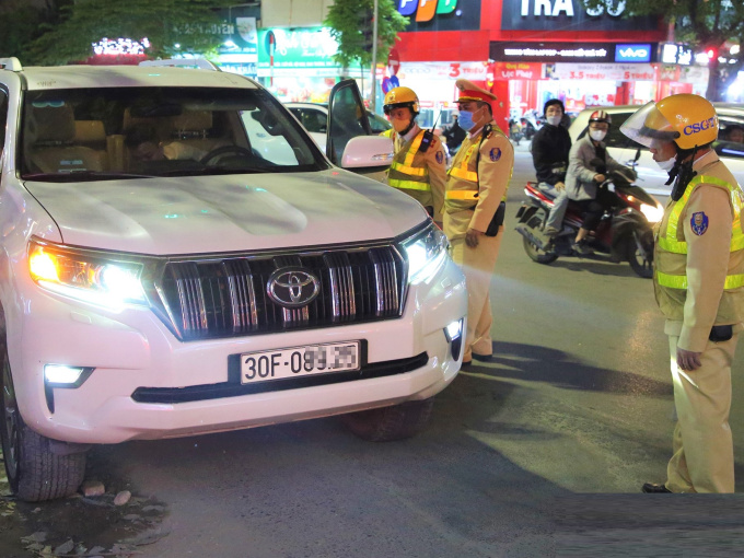 Vi phạm nồng độ cồn kịch khung, tài xế ô tô hứa bỏ rượu bia