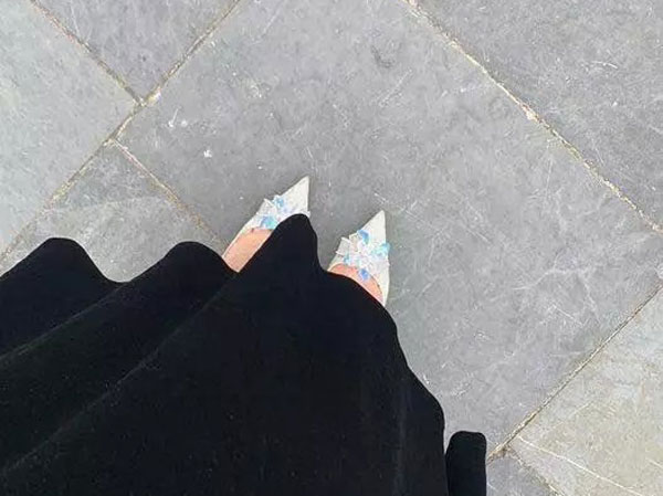 Chuẩn bị kĩ lưỡng cho lần đầu hẹn hò, cô gái trót ăn mặc đẹp hơn đàng trai nên bị 'ném' giữa đường không thương tiếc