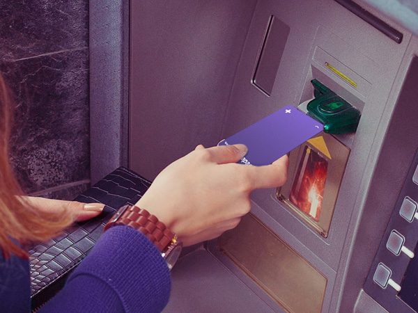 Người dân ngày càng ít rút tiền mặt tại ATM