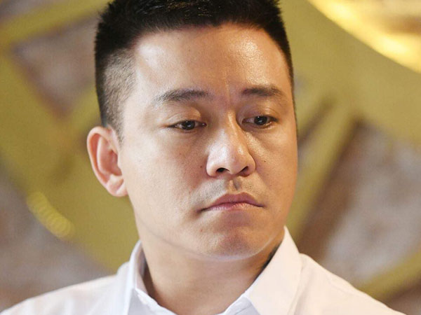 Vừa mới nhận 'quà', Tuấn Hưng phải 'cầu cứu' Duy Mạnh vì gặp 'sự cố' trên mạng xã hội
