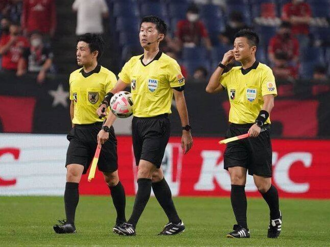 Xác định trọng tài bắt bán kết lượt về AFF Cup, Việt Nam và Indonesia đều lo