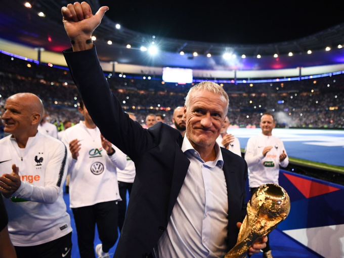 HLV Deschamps ở lại tuyển Pháp thêm 3,5 năm, chấm dứt sự chờ đợi của HLV Zidane