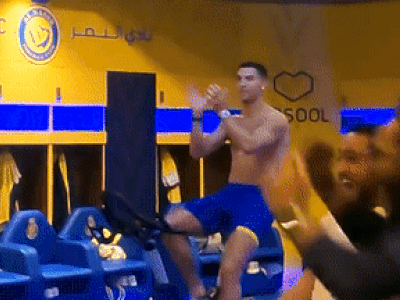 Chưa được đá cho Al Nassr, Ronaldo ngậm ngùi ăn mừng trong phòng thay đồ