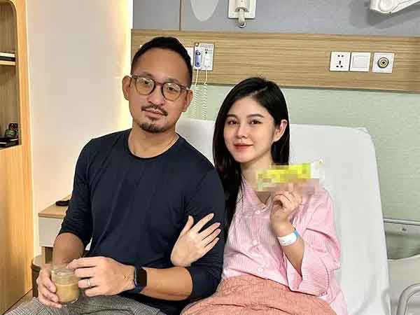 MC Thu Hoài lộ diện sau khi sinh con cho đại gia, nhan sắc gây sốt