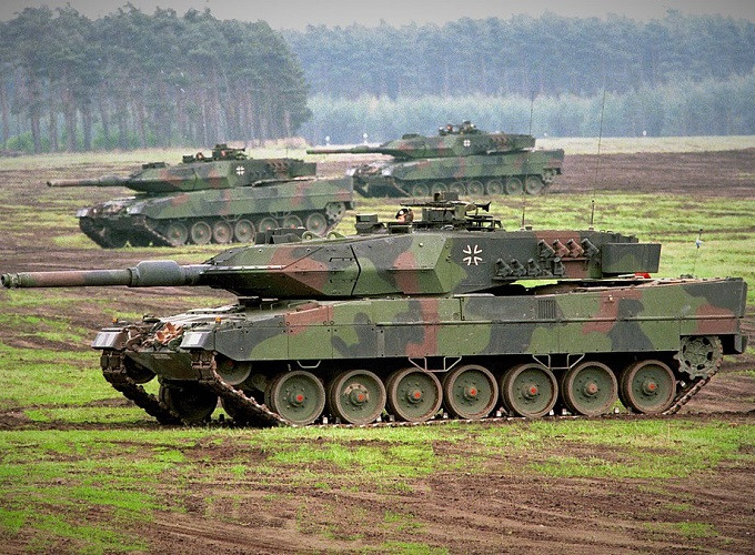 Phần Lan tính gửi xe tăng cho Kiev, Mỹ huấn luyện lính Ukraine dùng hệ thống Patriot