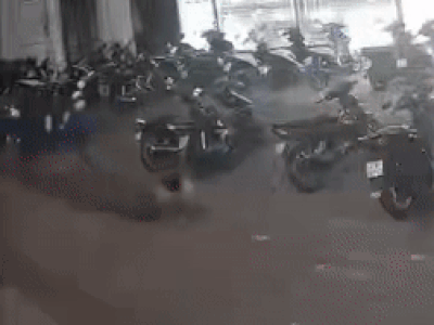 Clip: Hỗn chiến, truy sát nhau kinh hoàng trong đêm ở Bình Dương