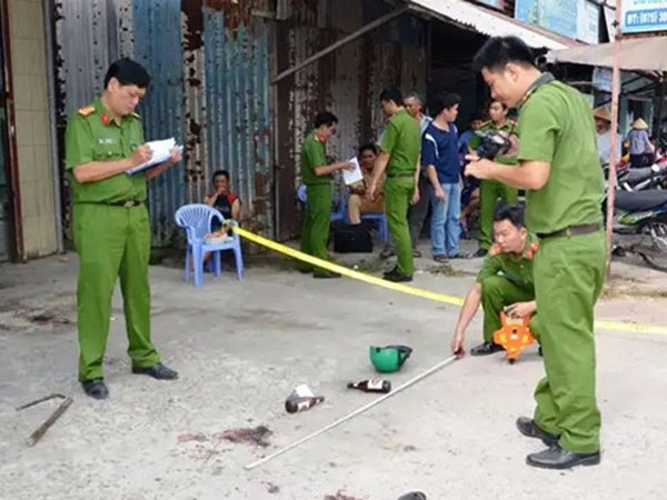 NÓNG: Con rể truy sát bố vợ, anh vợ và cháu bé 2 tuổi ở Hà Nội