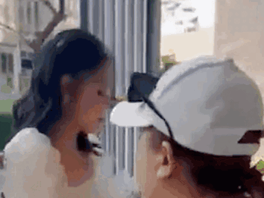 Xôn xao clip diễn viên Dương Cẩm Lynh bị chặn đường đòi nợ