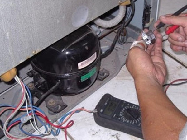 Đang bơm khí gas thì tủ lạnh phát nổ, thợ sửa điện lạnh tử vong