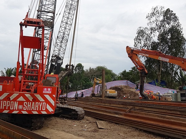Diễn biến mới ngày thứ 9 việc đưa thi thể bé trai rơi xuống ống trụ bê tông lên