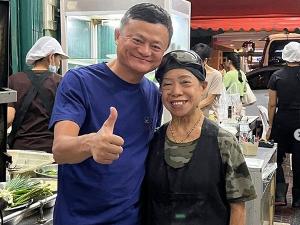Tỷ phú Jack Ma tái xuất hiện trên đường phố Bang Kok sau thời gian dài 'im hơi lặng tiếng'