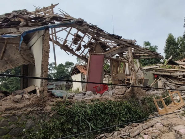 Động đất 7,6 độ richter, Indonesia ban bố cảnh báo sóng thần