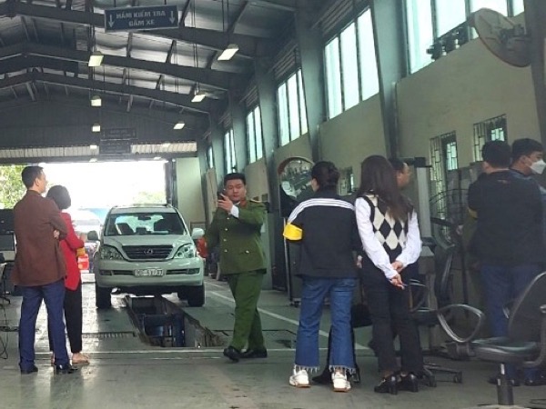 Hà Nội: Cảnh sát phong toả, khám xét Trung tâm Đăng kiểm xe cơ giới 2903S ở Mỹ Đình