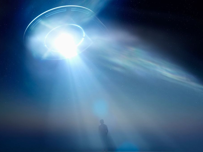 Cựu quan chức Quốc phòng Mỹ tuyên bố sốc: UFO là có thật