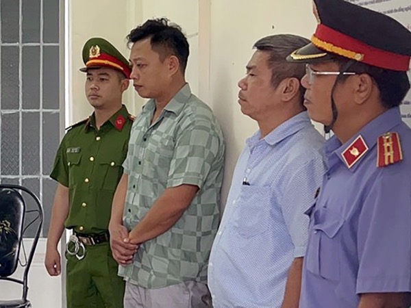 Bắt phó chánh văn phòng huyện ở Khánh Hòa về hành vi nhận hối lộ