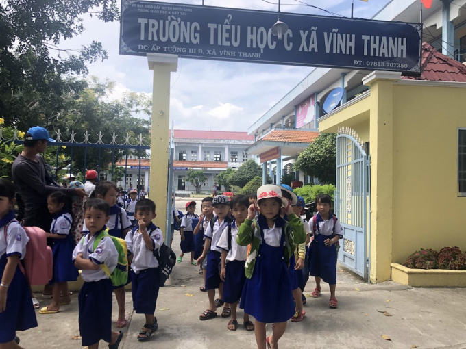 Dùng dùi trống đánh học sinh, một giáo viên bị kỷ luật