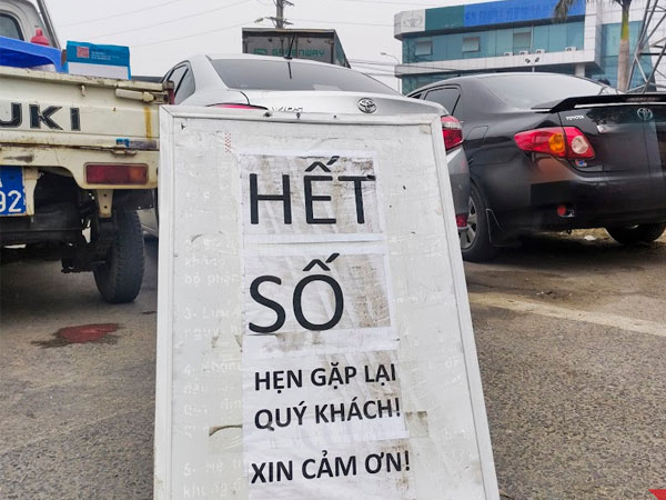 Các trung tâm đăng kiểm tại Hà Nội quá tải, chủ xe xin 'lối thoát'