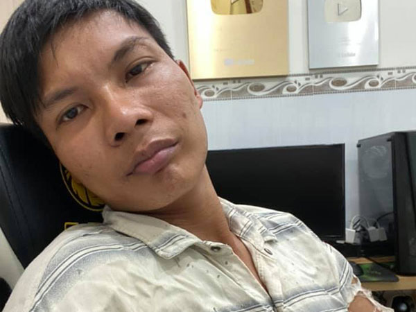 Nhà Lộc Fuho bị kẻ lạ ném pháo ném cả lên ô tô, dân mạng liền khuyên nhủ một điều