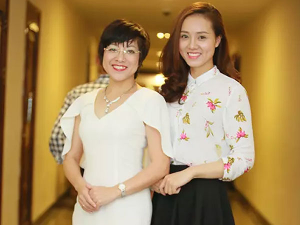 Mối quan hệ thân thiết khó tin giữa vợ cũ và vợ mới NSND Công Lý
