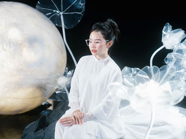 Phương Mỹ Chi 'gây lú' khi hát nhạc Hoàng Thùy Linh, dân mạng thắc mắc: 'Nhạc Bình Dương hả'