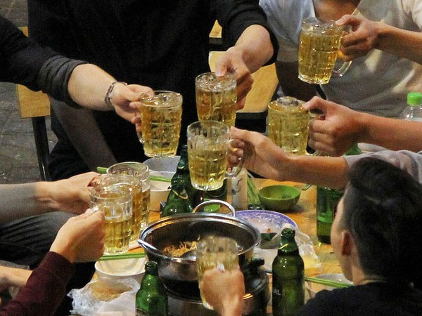 Những sai lầm khi uống rượu ngày Tết có thể nguy hiểm đến tính mạng