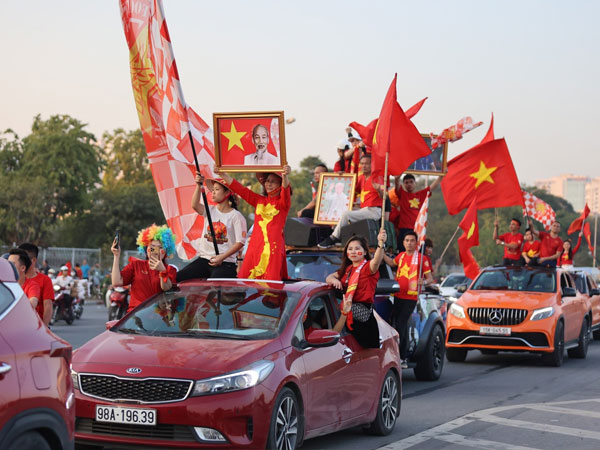 Mọi con đường đều dẫn về Mỹ Đình cho trận chung kết: Dòng người hâm mộ sẵn sàng 'át vía' Thái Lan