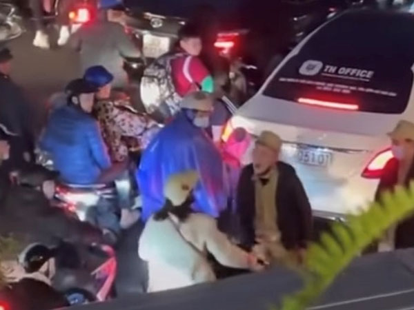 Hà Nội: Đề xuất cho thôi việc cán bộ dân phòng tấn công phụ nữ