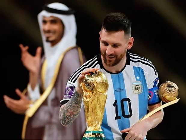 Messi nhận đề nghị 'khủng' hơn Ronaldo để sang Saudi Arabia chơi bóng
