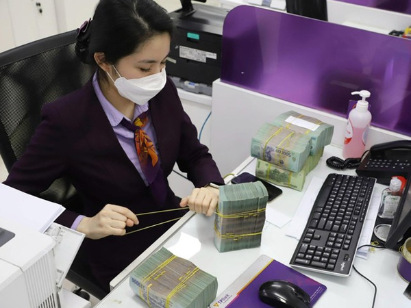 Doanh nghiệp bất động sản, ngân hàng, chứng khoán: Thưởng Tết 'nóng, lạnh' ra sao?