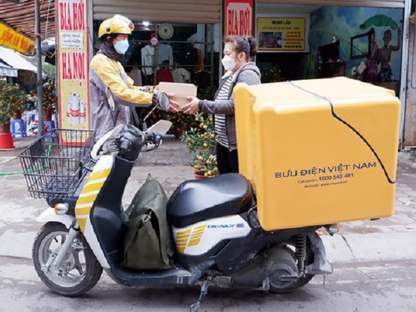 Thiếu shipper, chủ shop 'méo mặt' dịp Tết