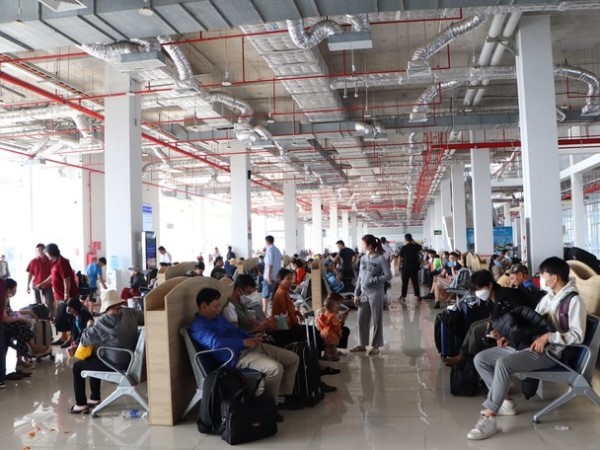 Hình ảnh 'nóng' ở 2 bến xe lớn tại TP HCM