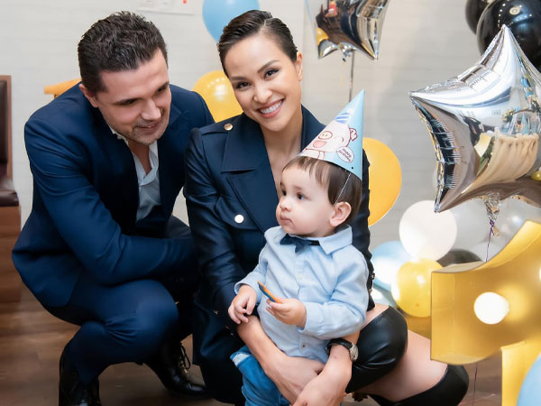 Cuộc sống viên mãn của MC nóng bỏng nhất showbiz Việt và chồng Tây