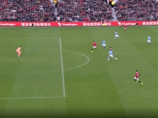 Vì sao bàn thắng của MU được công nhận dù Rashford việt vị rõ ràng?