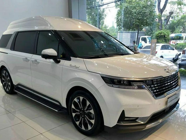 Cận cảnh Kia Carnival Royal 2023 tại Việt Nam, giá 2,679 tỷ đồng