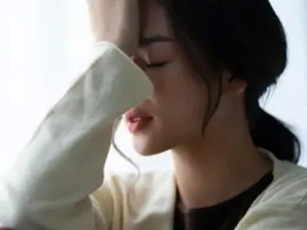 Choáng váng khi gặp lại người đồng hương giàu có trong hoàn cảnh không ngờ