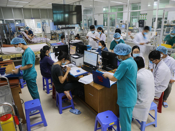 Thưởng Tết của bác sĩ: Nơi trăm triệu đồng, chỗ từ chối chia sẻ