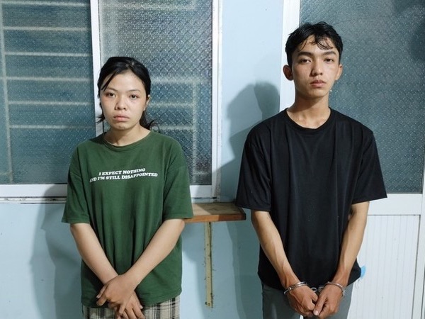 Khởi tố đôi vợ chồng trẻ cướp tiệm vàng rồi trốn vào vườn xoài