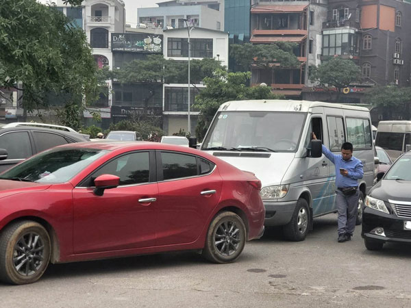 Chủ xe ô tô quá hạn đăng kiểm lo bị phạt nặng