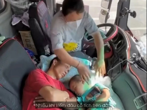 Vợ làm điều này khi chồng con ngủ, netizen nói: 'Vợ đẹp chỉ hãnh diện vài năm, hiểu chuyện ấm áp cả đời'