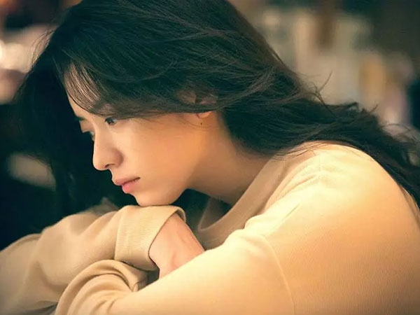 Không những trắng tay, chồng còn mang nợ về vì say tình 'gái lạ'
