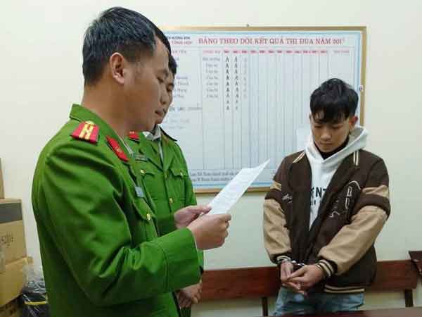 Thanh niên cầm dao chặn đường, chém khách dự đám cưới