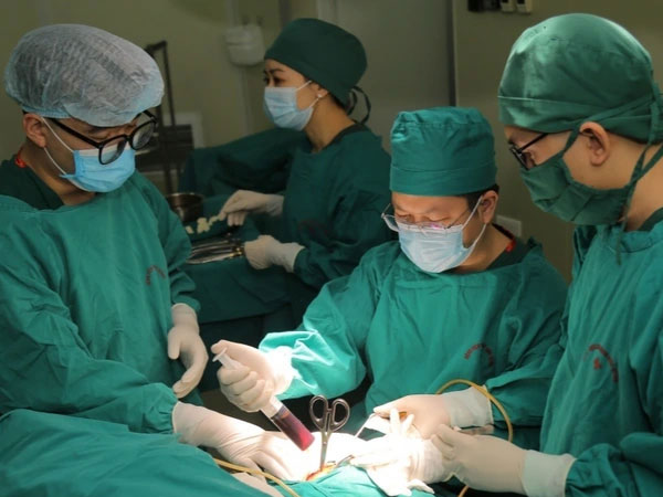 Nam sinh lớp 6 bị kéo đâm thủng hộp sọ: Chỉ là trêu đùa nhau