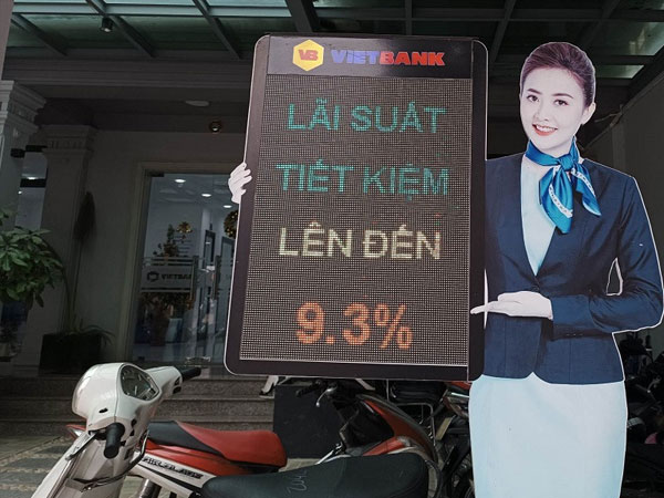 Ngân hàng 'thì thầm' mặc cả lãi suất huy động vượt trần cam kết