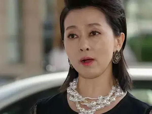 Mẹ chồng chê nhà gái trao vàng mỏng như sợi cước để rồi xấu hổ