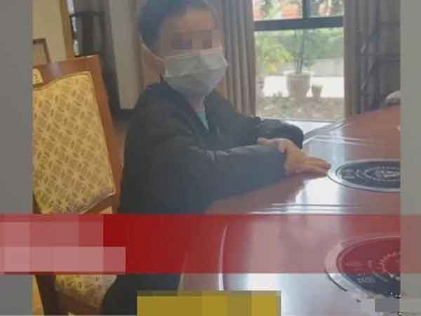 Bốc được giải đặc biệt trong tiệc tất niên công ty, người phụ nữ 'xây xẩm mặt mày' khi mở ra xem