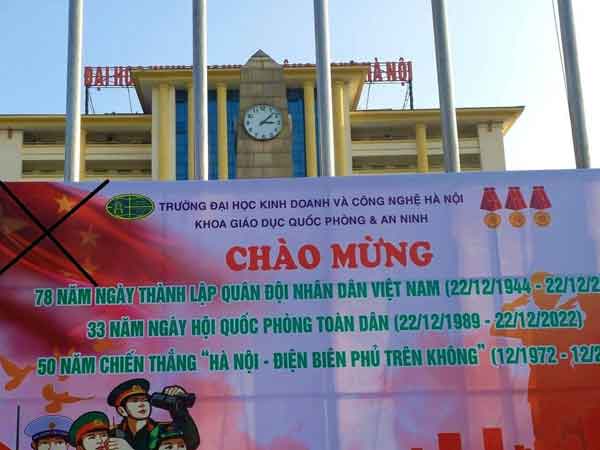 Phạt 50 triệu công ty in áp phích cờ Trung Quốc cho trường đại học