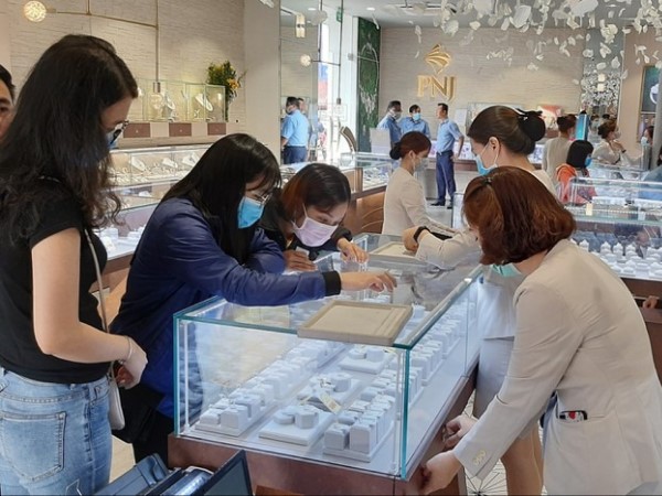 Giá vàng lặng sóng, doanh nghiệp vàng vẫn lãi đậm ngàn tỉ đồng